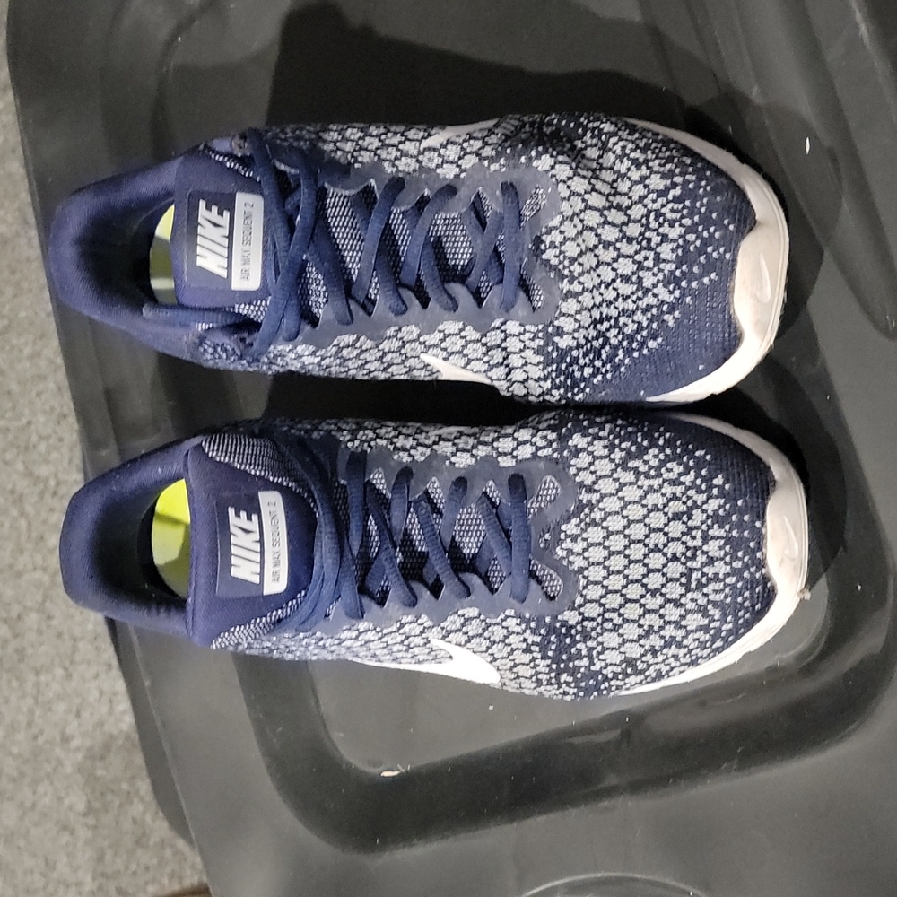 MENS NIKE SIZE 11.5 AIRMAX SEQUENT 2